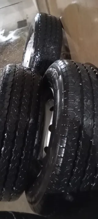 5 Llantas 215/75/16 con Neumáticos