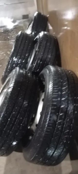 5 Llantas 215/75/16 con Neumáticos