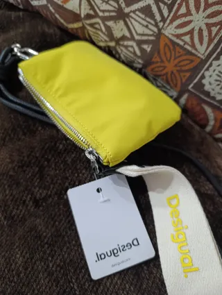Monedero Desigual amarillo multiposición
