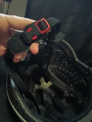 Casco de bicicleta con luz trasera