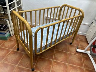 Cuna de madera para bebé