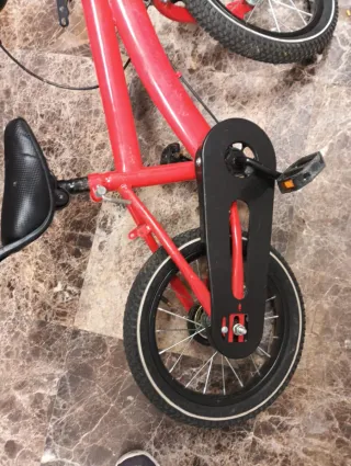 Bicicleta infantil roja 3-5 años