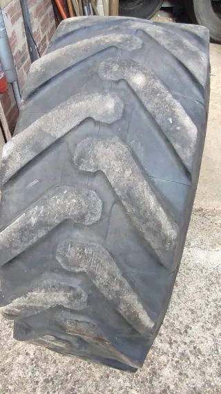 Neumáticos 400/80-24. 15.5/80-24