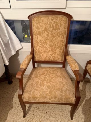 Poltrone antiche in legno e tessuto