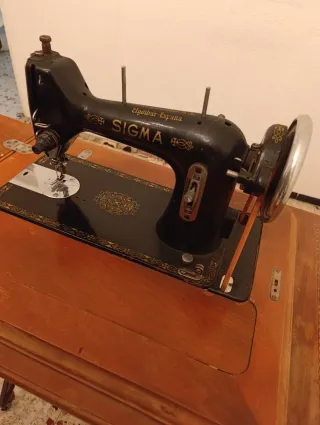 Máquina de coser Sigma con mueble