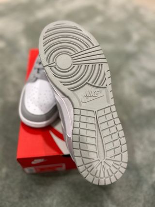 Nike Dunk Low Cinza e Branco