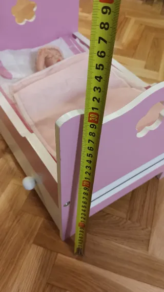 Minicuna de juguete rosa de madera