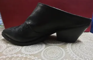 Zuecos camperos negros