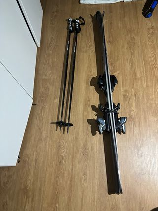 Esquís Quechua 1,60m con bastones y funda