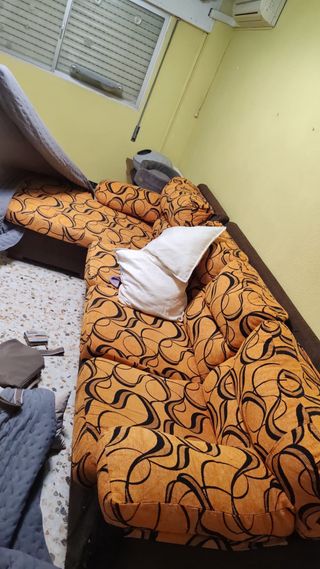 Chaise longue arancione e marrone