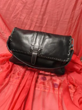 Bolso de piel negro