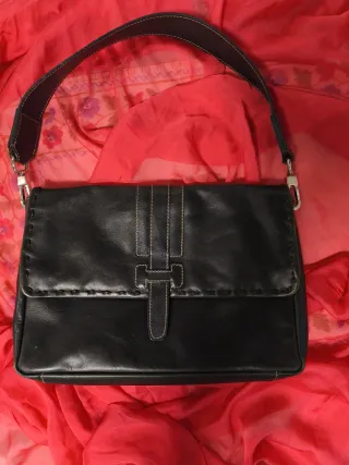 Bolso de piel negro