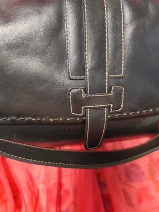 Bolso de piel negro