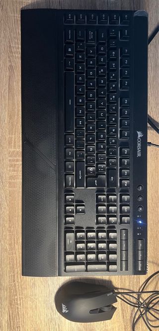 Pack Teclado y Ratón Gamer Corsair K55 RGB