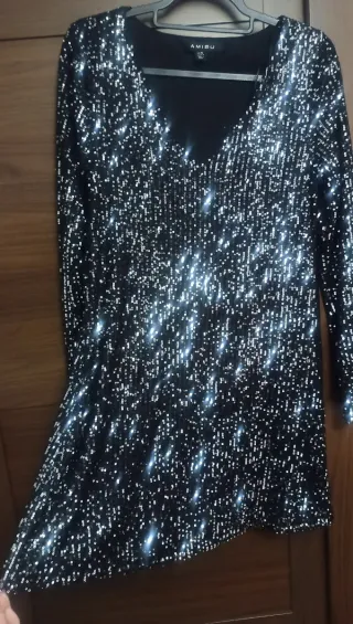 Vestido lentejuelas negro con destellos plateados
