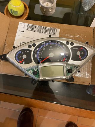 Reloj Yamaha X-Max 250 nuevo en caja kilómetros 0