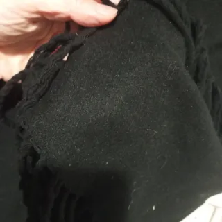 MANTÓN NEGRO DE LANA INDUMENTARIA