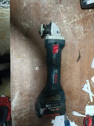 Rebarbadora e bateria Bosch Profissional 18V