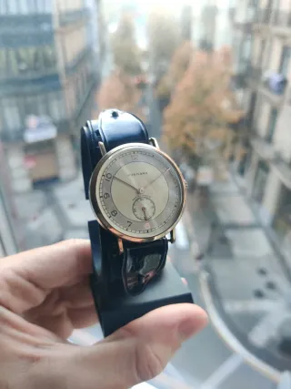 Reloj Normana Dorado y Negro