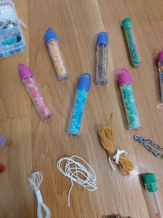 Set completo pulseras y abalorios