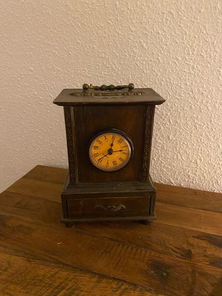 Reloj de sobremesa de madera