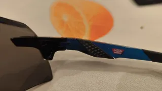 Gafas de sol deportivas grises y verdes