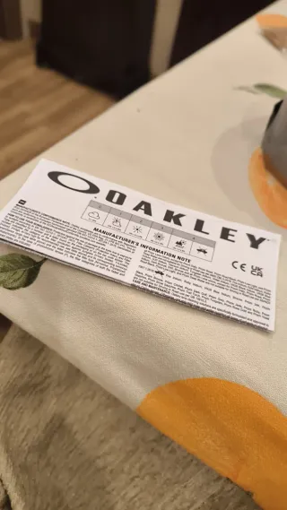 Gafas de sol deportivas grises y verdes