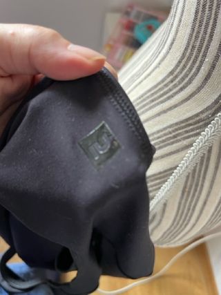 Top Decathlon nero con apertura posteriore