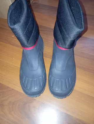 Botas de Nieve Negras y Rojas