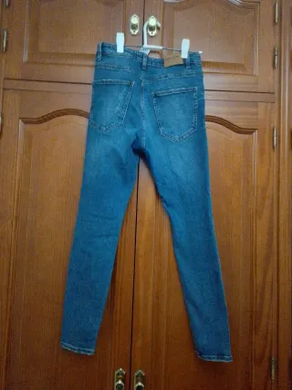 Vaqueros pitillo hombre