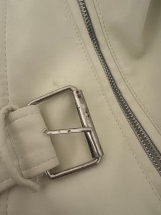 Chaqueta de cuero estilo motero color crema