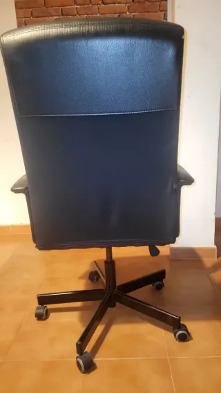 Silla de escritorio negra