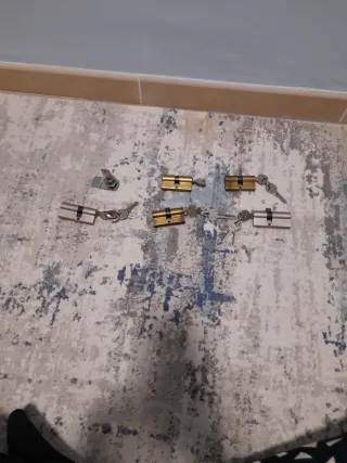 Cilindros y llaves para cerraduras