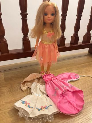 Nancy Princesa Tres Vestidos Cuento