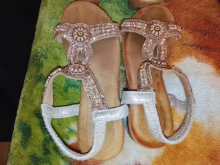 Confezione di sandali da donna