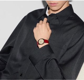 Orologio Gucci UNISEX Dorato con placcatura in oro 18K Nuovo