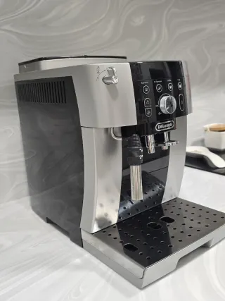 Cafetera Delonghi Magnífica S Smart