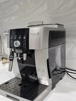 Cafetera Delonghi Magnífica S Smart