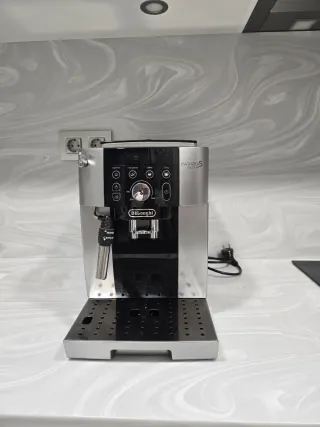 Cafetera Delonghi Magnífica S Smart