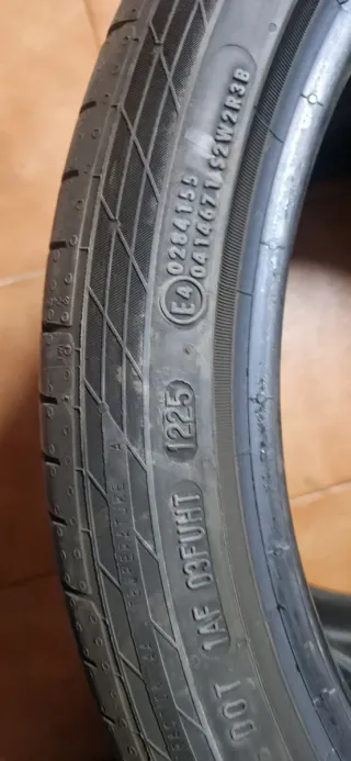 Neumático Continental 225/40 R19 93Y