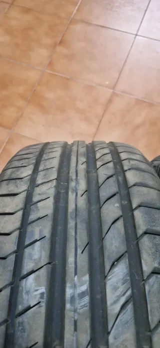 Neumático Continental 225/40 R19 93Y
