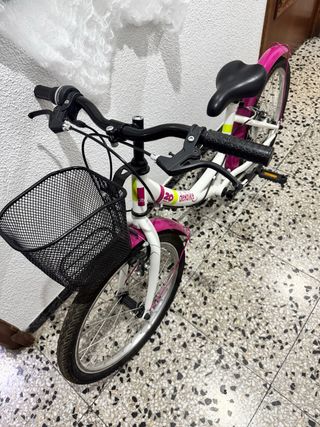 Bicicleta infantil rosa y blanca 20