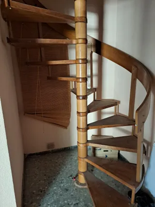 Escalera caracol de madera