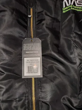 Chaqueta Alpha Industries MA1 NASA Negra