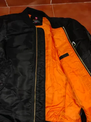 Chaqueta Alpha Industries MA1 NASA Negra