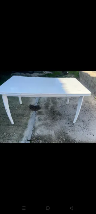 Mesa de salón extensible blanca