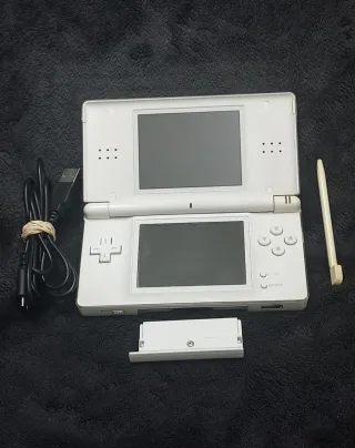 Nintendo DS Lite Blanca + Lápiz y cargador