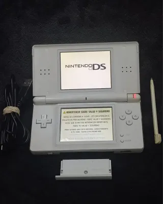 Nintendo DS Lite Blanca + Lápiz y cargador