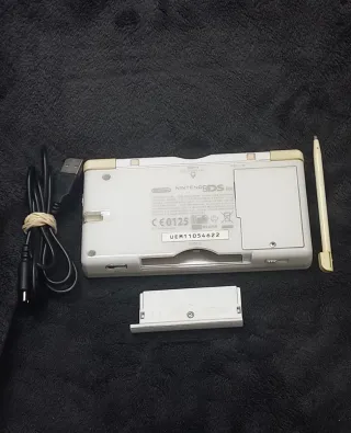 Nintendo DS Lite Blanca + Lápiz y cargador
