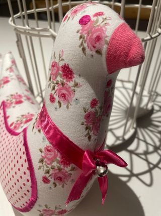 Jaula decorativa metálica blanca con pajarito